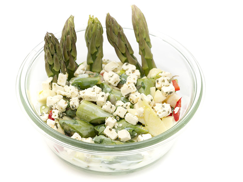 Griechischer Spargel-Salat im Glas. Partyfood und Glasfood