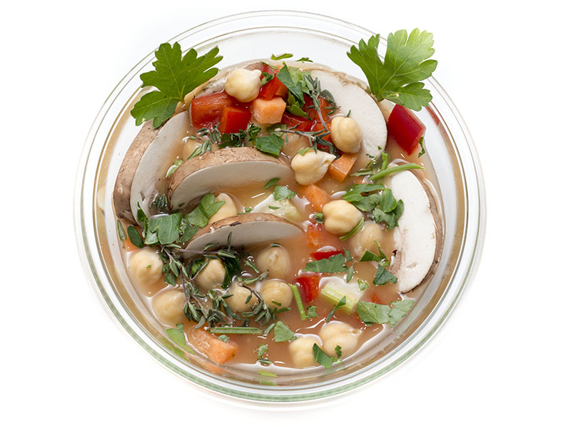 Kichererbsen–Minestrone  vegetarische und vegane Proteine im Glas